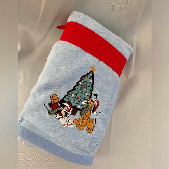 Disney Christmas Mickey 2024 - Picture 3 of 3